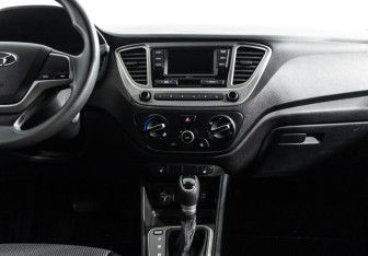 Подержанный автомобиль Hyundai Solaris Sedan 2021 года (14 фото)