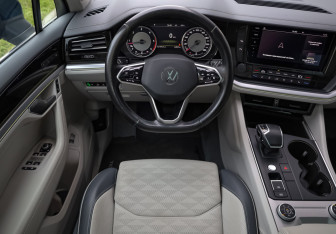 Подержанный автомобиль Volkswagen Touareg 2021 года (11 фото)