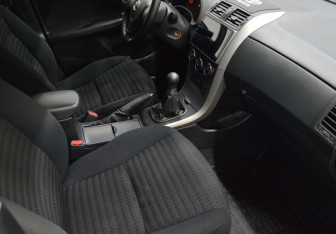 Подержанный автомобиль Toyota Corolla Sedan 2008 года (12 фото)