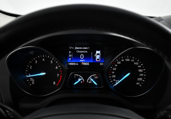Подержанный автомобиль Ford Kuga 2016 года (19 фото)