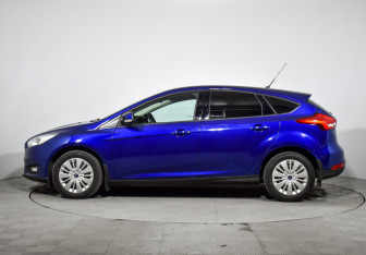 Подержанный автомобиль Ford Focus Hatchback 2015 года (8 фото)