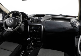 Подержанный автомобиль Renault Duster 2013 года (9 фото)