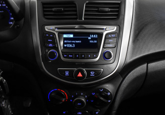 Подержанный автомобиль Hyundai Solaris Hatchback 2014 года (16 фото)