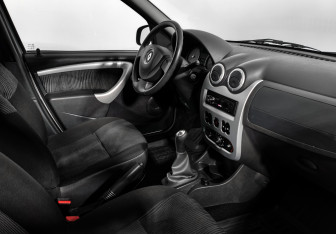 Подержанный автомобиль Renault Logan Sedan 2013 года (12 фото)