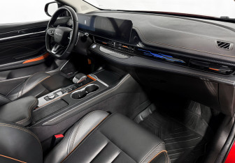 Подержанный автомобиль Omoda S5 GT 2023 года (14 фото)