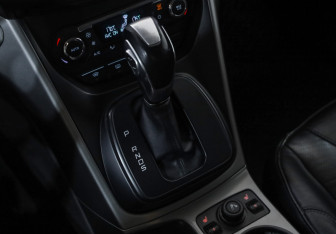 Подержанный автомобиль Ford Kuga 2016 года (16 фото)