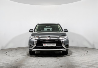 Подержанный автомобиль Mitsubishi Outlander 2017 года (2 фото)