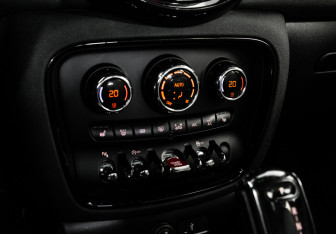 Подержанный автомобиль MINI Clubman Wagon 2019 года (15 фото)