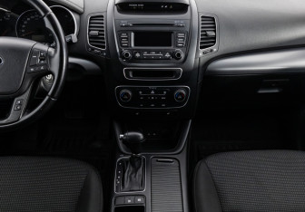 Подержанный автомобиль Kia Sorento 2013 года (12 фото)