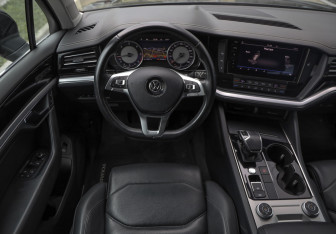 Подержанный автомобиль Volkswagen Touareg 2018 года (12 фото)