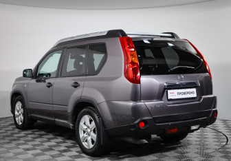 Подержанный автомобиль Nissan X-Trail 2007 года (6 фото)