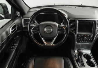 Подержанный автомобиль Jeep Grand Cherokee 2018 года (11 фото)