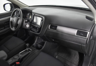 Подержанный автомобиль Mitsubishi Outlander 2016 года (12 фото)