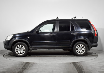Подержанный автомобиль Honda CR-V 2005 года (8 фото)