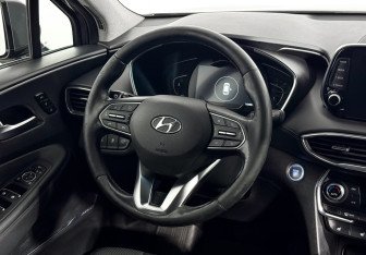 Подержанный автомобиль Hyundai Santa Fe 2019 года (16 фото)
