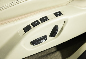 Подержанный автомобиль Volvo XC60 2012 года (15 фото)