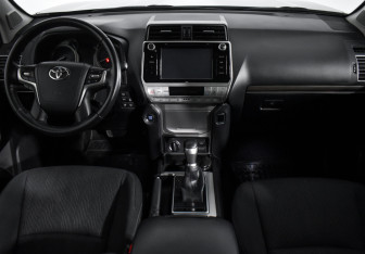 Подержанный автомобиль Toyota Land Cruiser Prado 2019 года (15 фото)