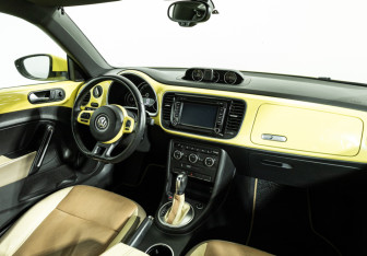 Подержанный автомобиль Volkswagen Beetle Hatchback 2014 года (9 фото)