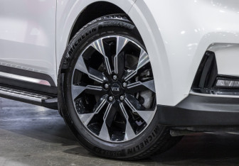 Подержанный автомобиль Kia Carnival 2020 года (8 фото)