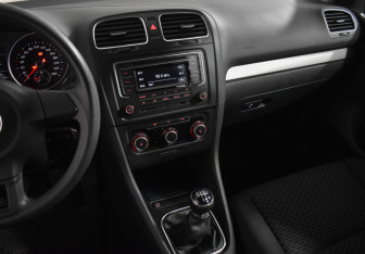 Подержанный автомобиль Volkswagen Golf Hatchback 2010 года (17 фото)