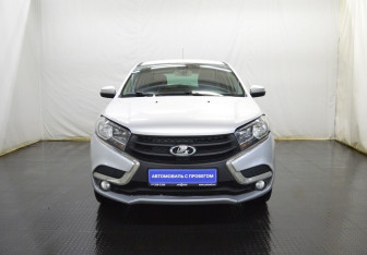 Подержанный автомобиль LADA (ВАЗ) XRAY 2017 года (2 фото)