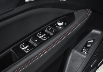 Подержанный автомобиль Geely Tugella 2023 года (10 фото)