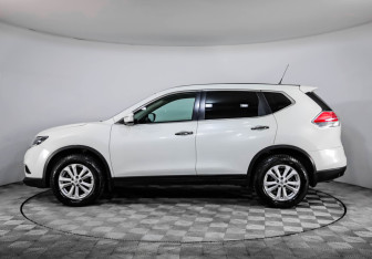 Подержанный автомобиль Nissan X-Trail 2016 года (8 фото)