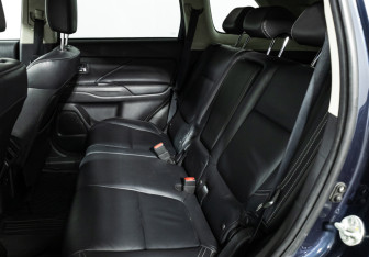 Подержанный автомобиль Mitsubishi Outlander 2019 года (10 фото)