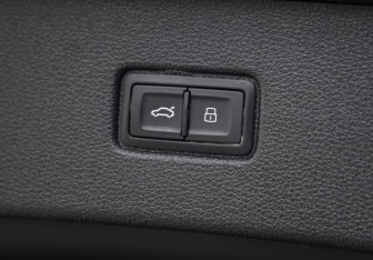 Подержанный автомобиль Audi Q7 2016 года (38 фото)