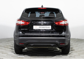 Подержанный автомобиль Nissan Qashqai 2017 года (6 фото)