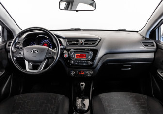 Подержанный автомобиль Kia Rio Sedan 2012 года (10 фото)