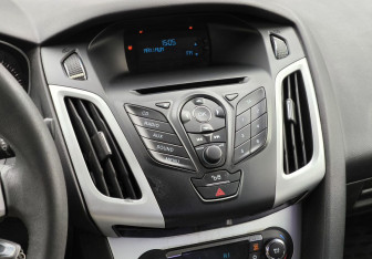 Подержанный автомобиль Ford Focus Sedan 2013 года (13 фото)