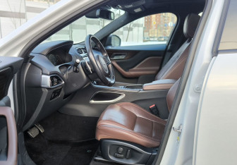 Подержанный автомобиль Jaguar F-Pace 2016 года (29 фото)