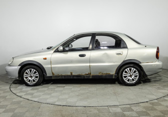 Подержанный автомобиль Chevrolet Lanos 2008 года (8 фото)