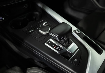 Подержанный автомобиль Audi A4 Wagon 2018 года (18 фото)