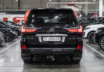 Подержанный автомобиль Lexus LX 2015 года (9 фото)
