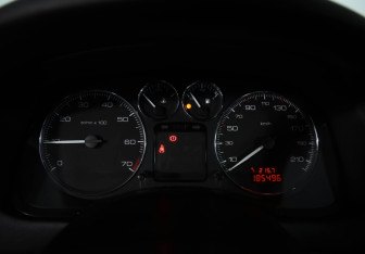 Подержанный автомобиль Peugeot 307 Hatchback 2007 года (10 фото)
