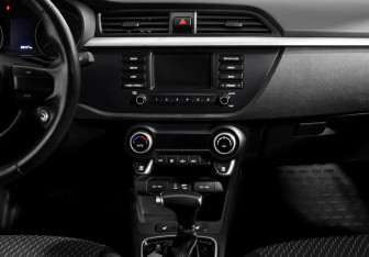 Подержанный автомобиль Kia Rio Sedan 2017 года (13 фото)