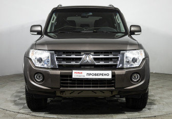 Подержанный автомобиль Mitsubishi Pajero 2011 года (2 фото)