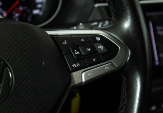 Подержанный автомобиль Volkswagen Tiguan 2021 года (19 фото)