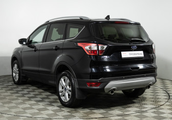 Подержанный автомобиль Ford Kuga 2018 года (7 фото)