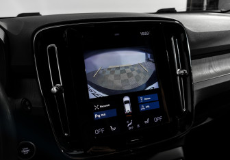 Подержанный автомобиль Volvo XC40 2018 года (18 фото)