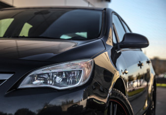 Подержанный автомобиль Opel Astra Hatchback 2011 года (2 фото)