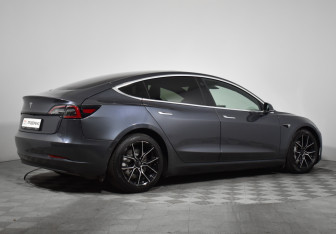 Подержанный автомобиль Tesla Model 3 2019 года (5 фото)