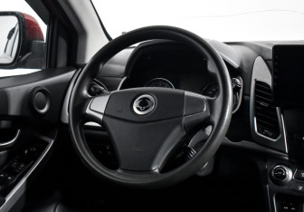 Подержанный автомобиль SsangYong Actyon 2013 года (15 фото)