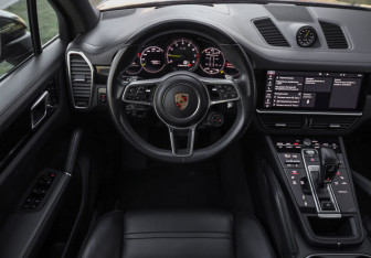 Подержанный автомобиль Porsche Cayenne 2019 года (12 фото)