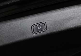 Подержанный автомобиль Geely Monjaro 2023 года (30 фото)