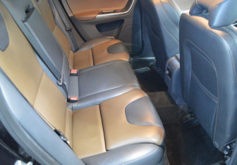 Подержанный автомобиль Volvo XC60 2015 года (13 фото)