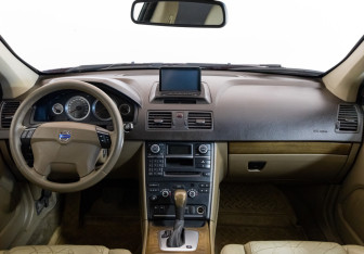 Подержанный автомобиль Volvo XC90 2008 года (10 фото)