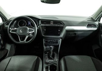 Подержанный автомобиль Volkswagen Tiguan 2021 года (13 фото)